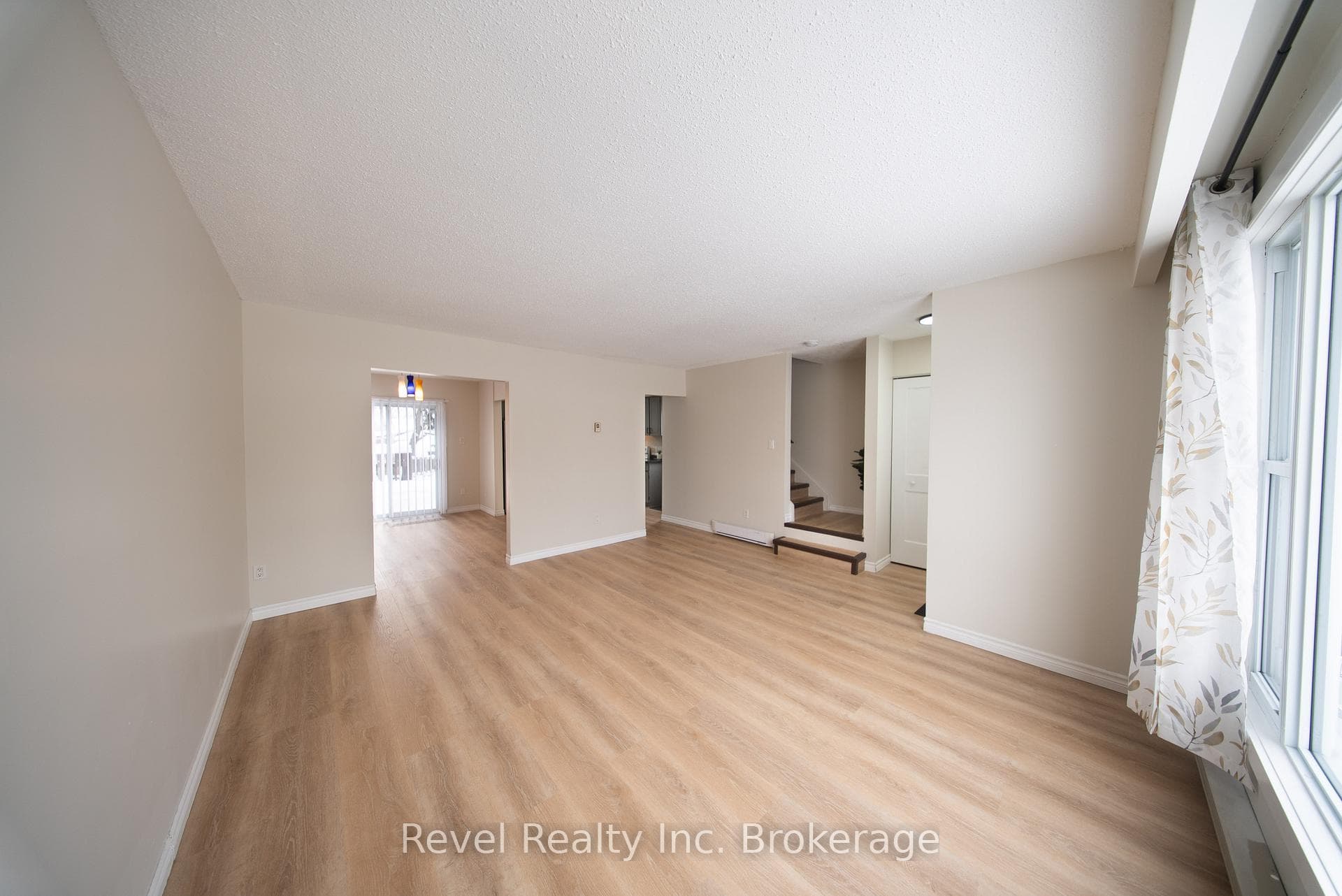 1728 Mckeown Avenue photo 4
