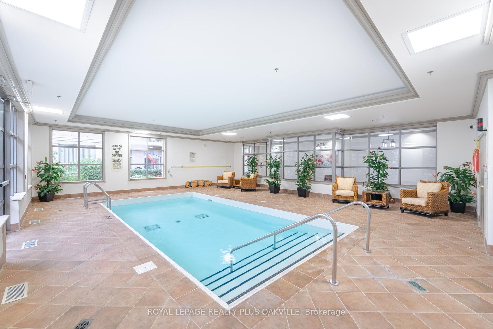 100 Burloak Drive Unit 1513 photo 46