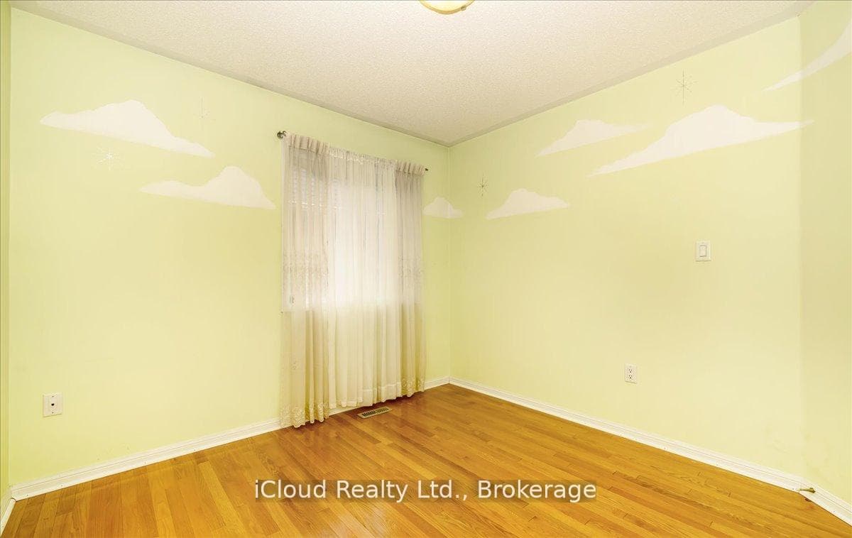 625 Laughren Crescent photo 27