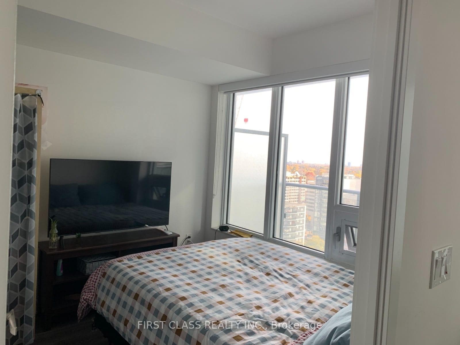 99 Broadway Avenue Unit 1705 photo 8