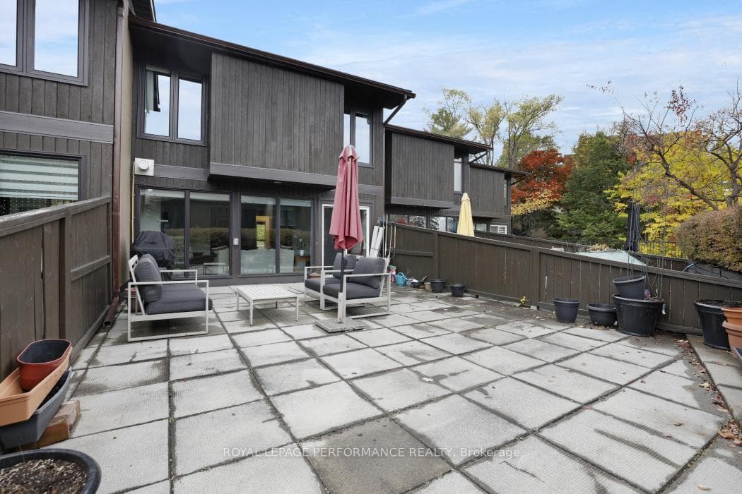 695 Richmond Road photo 24