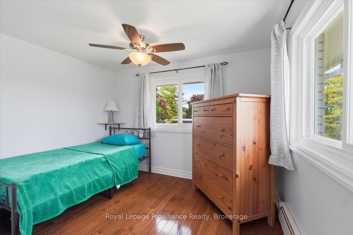229 Henry Street photo 24