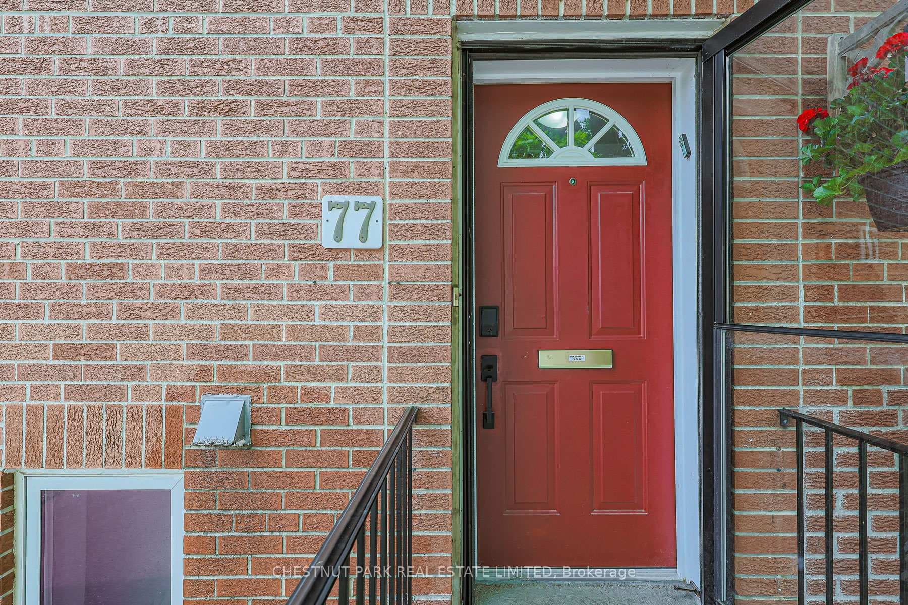 77 Crimson Millway Way photo 2