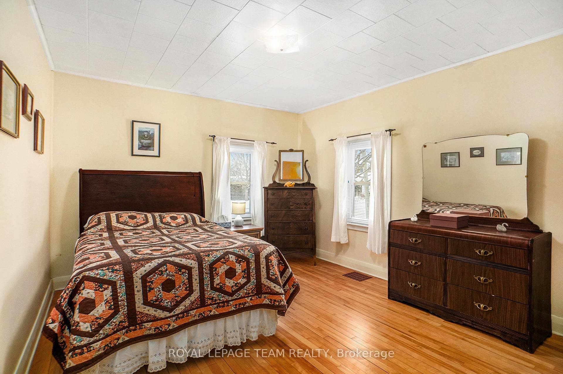 530 Cass Crescent photo 10