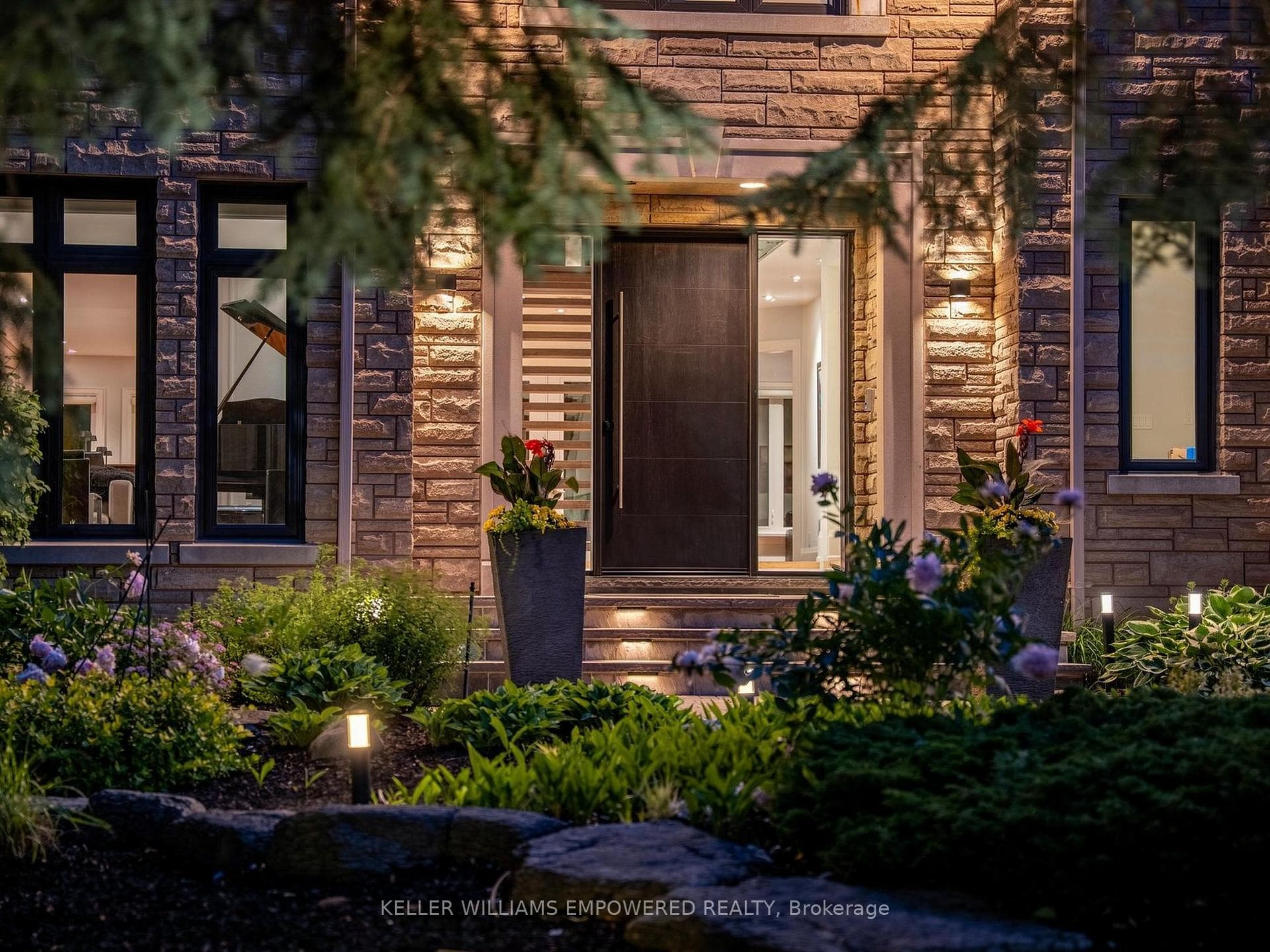 93 Longview Crescent photo 3