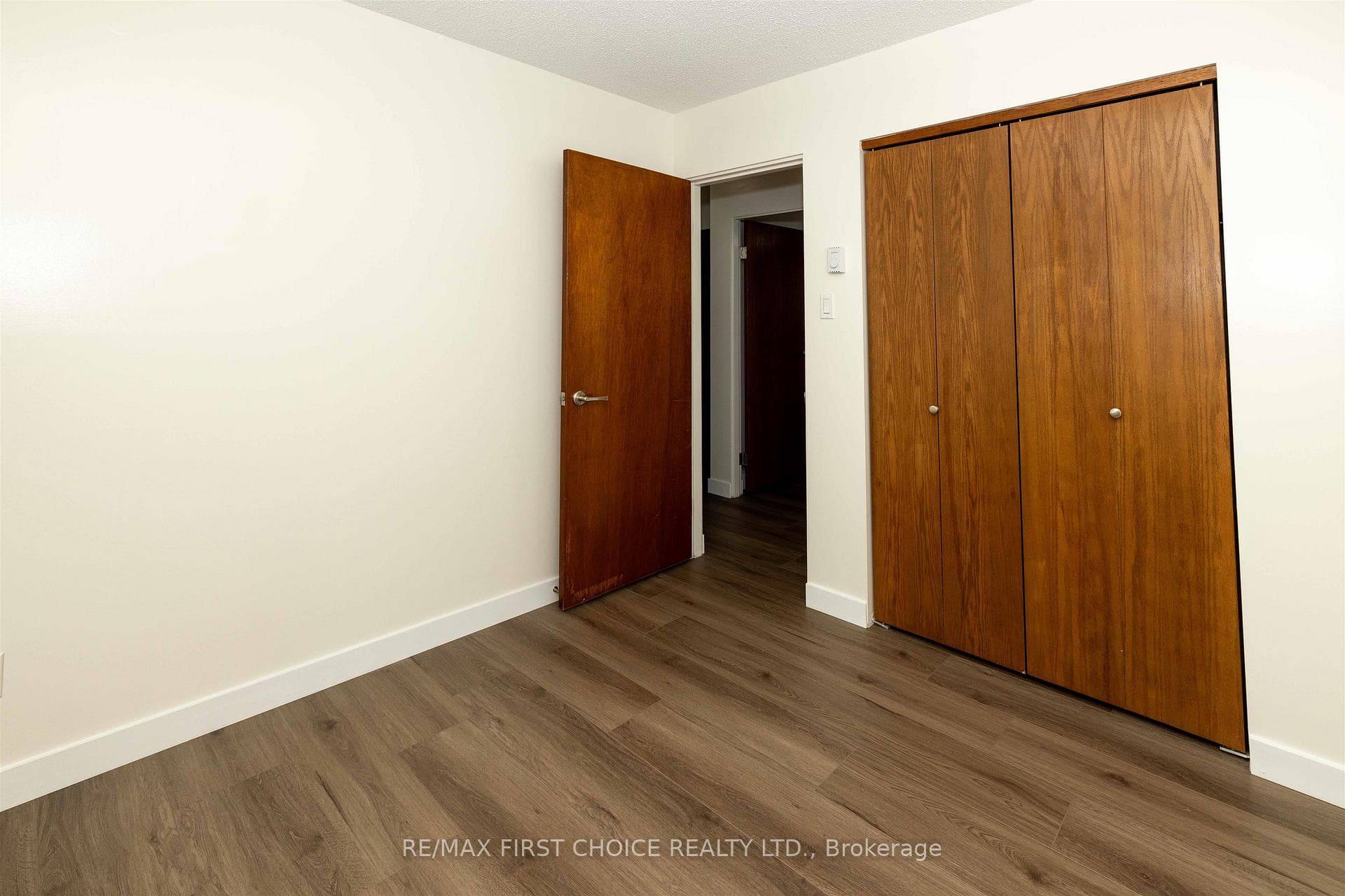 641 Catherine Street photo 21