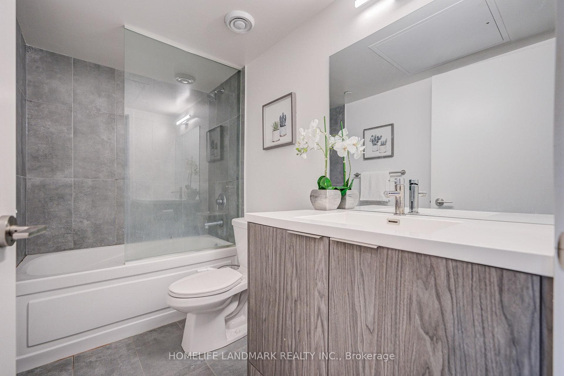 60 Shuter Street Unit 817 photo 25