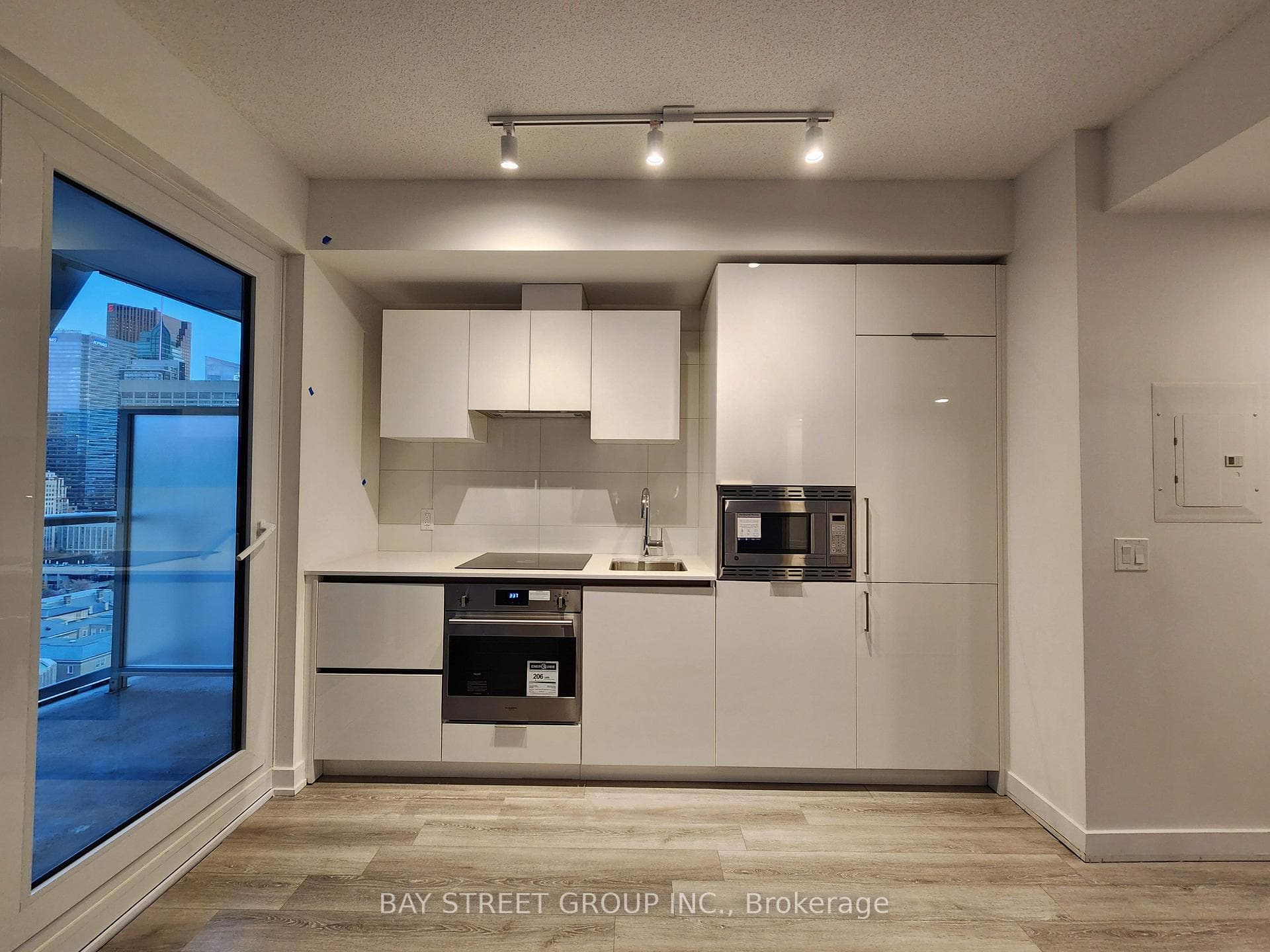 230 Simcoe Street Unit 2013 photo 6
