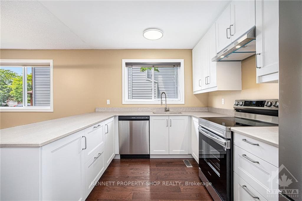 51 HEWITT Way photo 6
