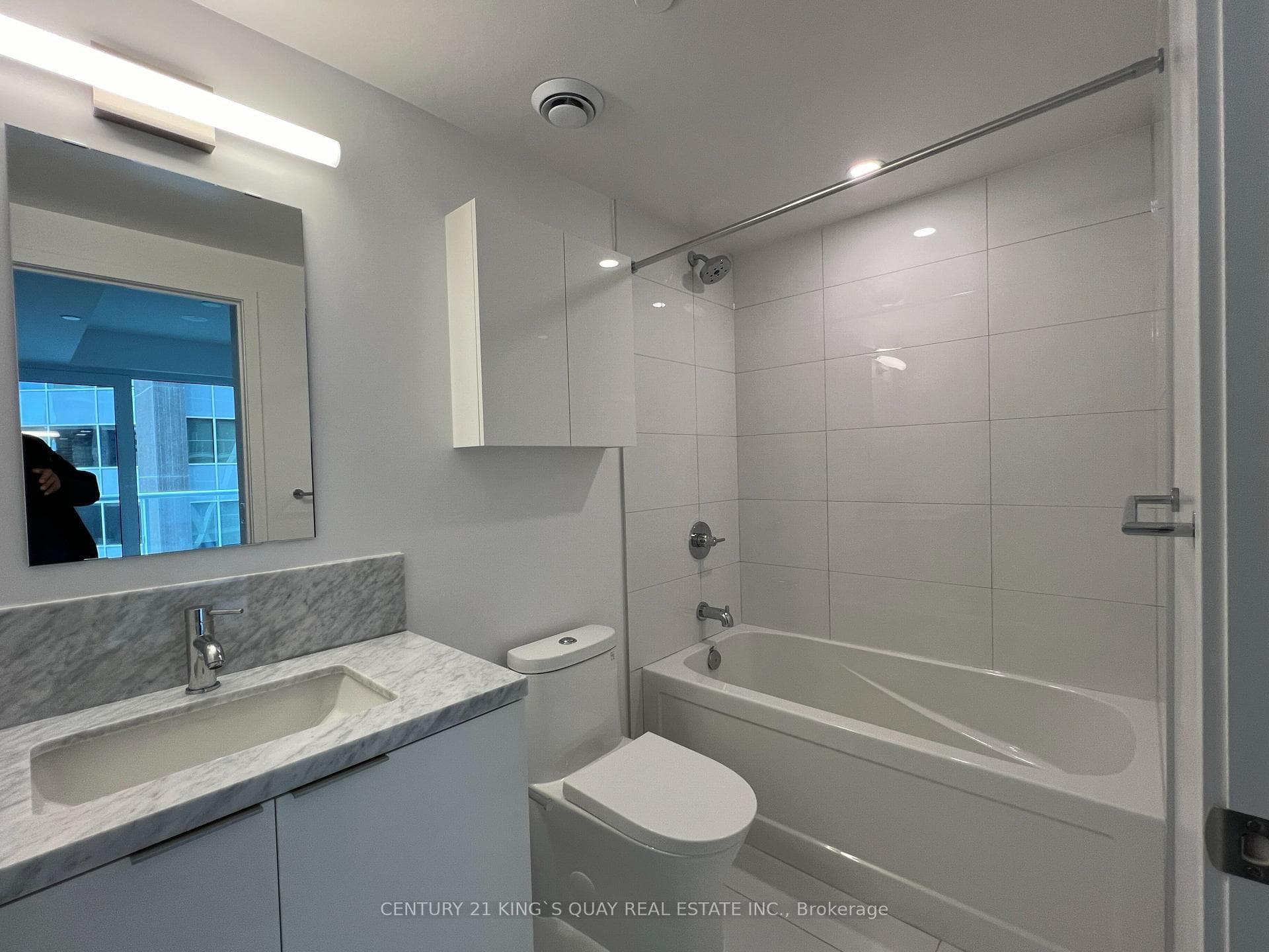 230 Simcoe Street Unit 1126 photo 6