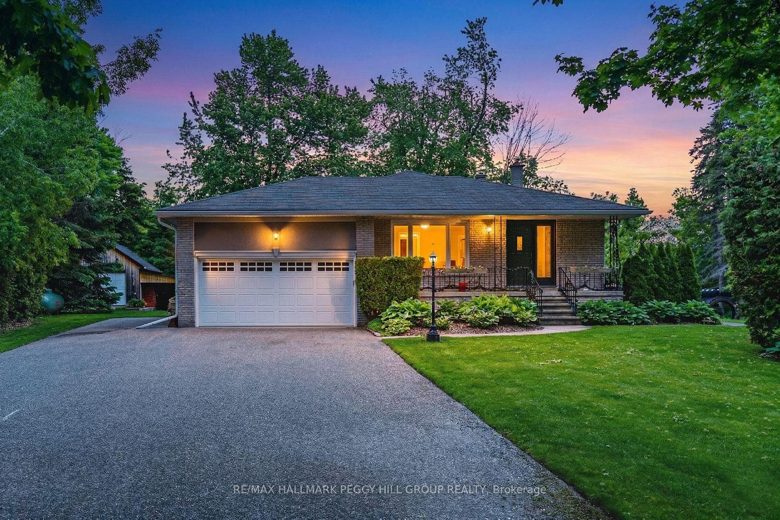 5853 Yonge Street photo 1