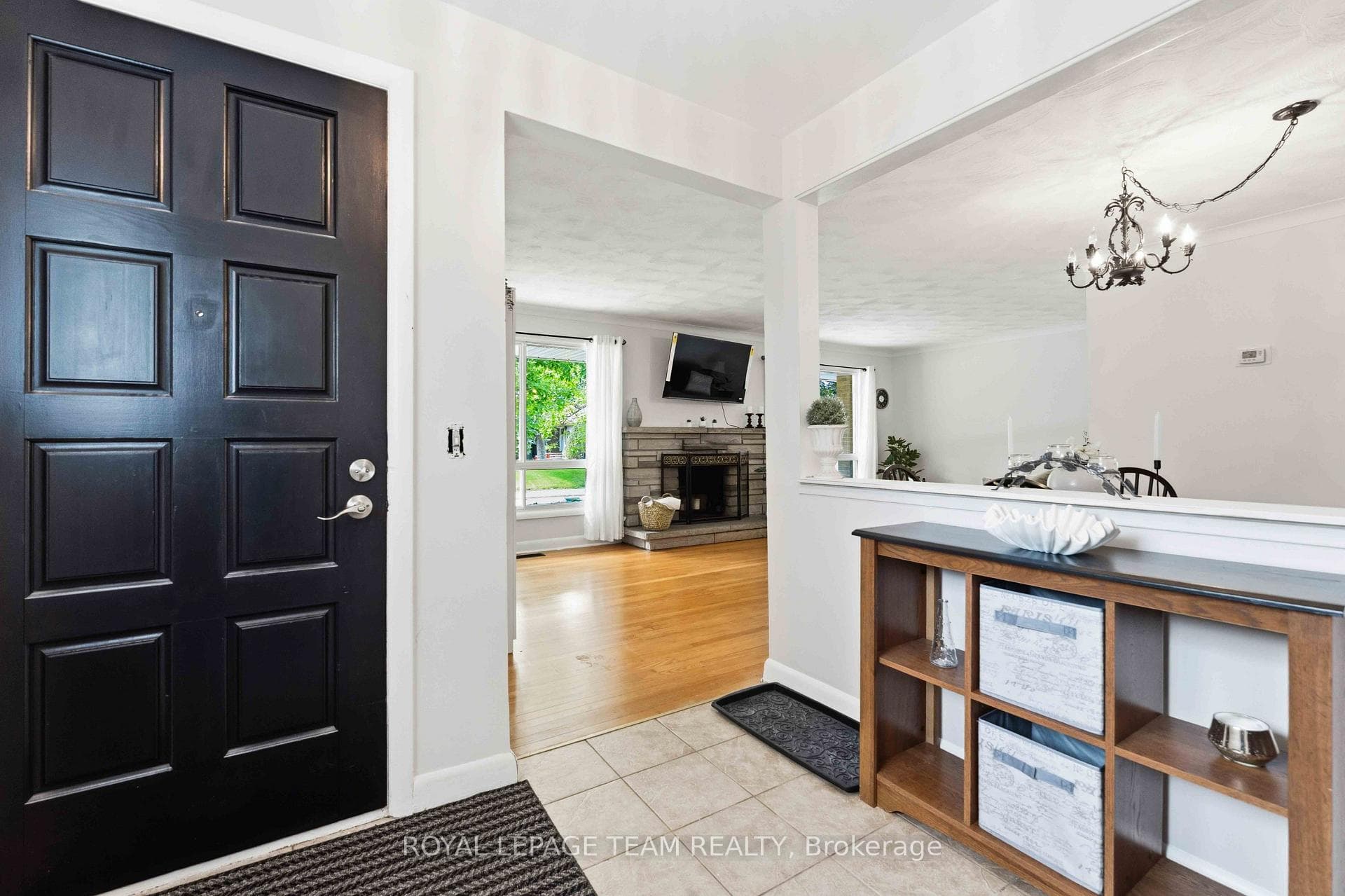 1155 Agincourt Road photo 5
