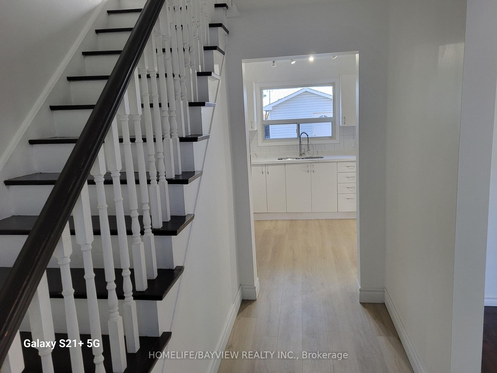 90 Sexton Crescent photo 8