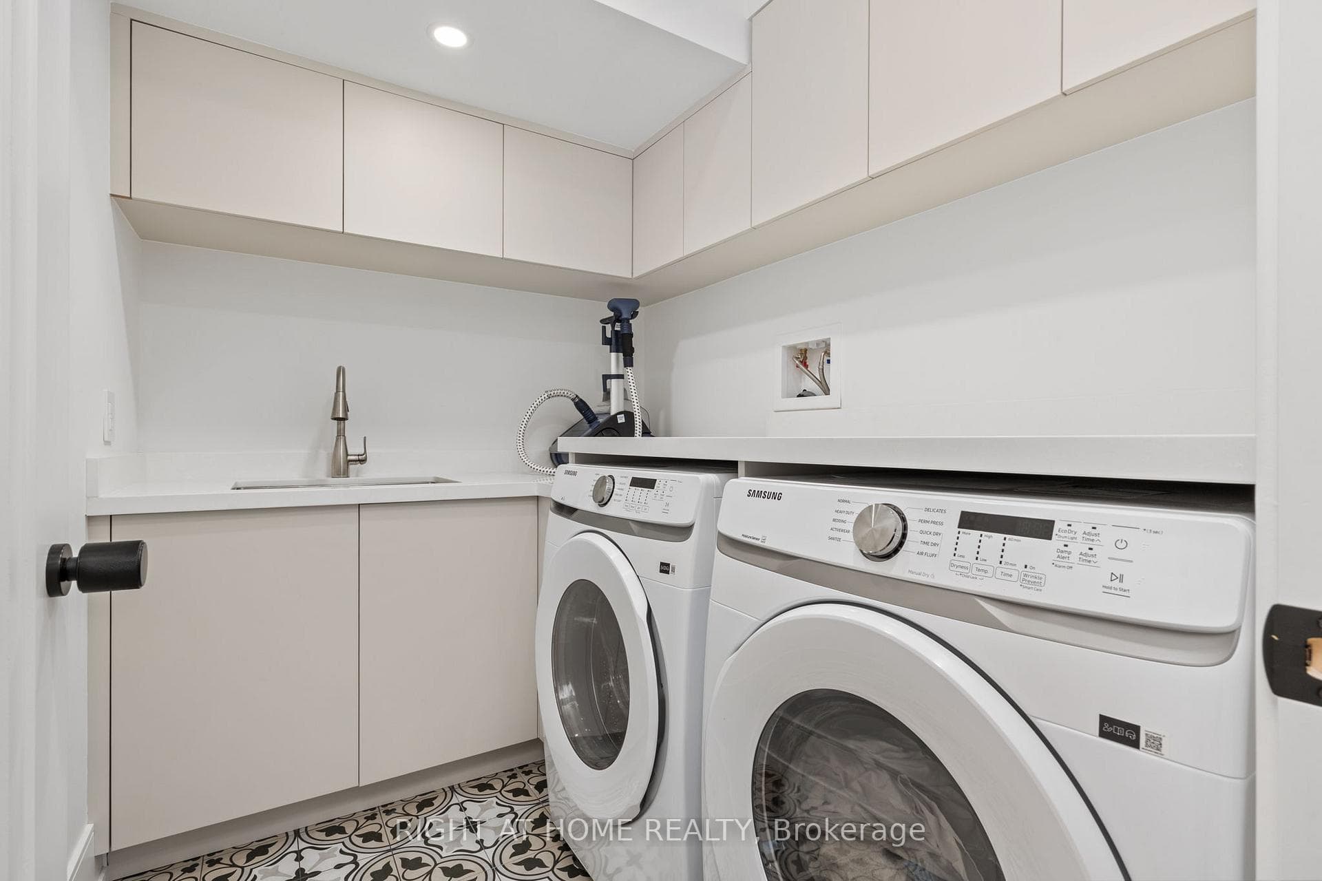 33 Thorndale Avenue photo 43