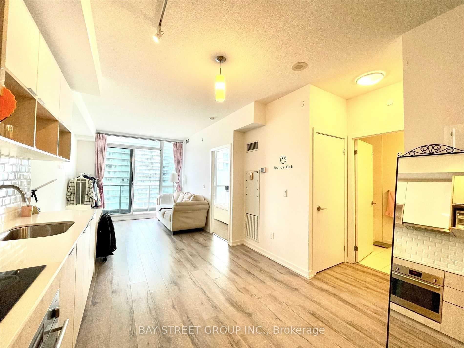 52 Forest Manor Road Unit 904 photo 4