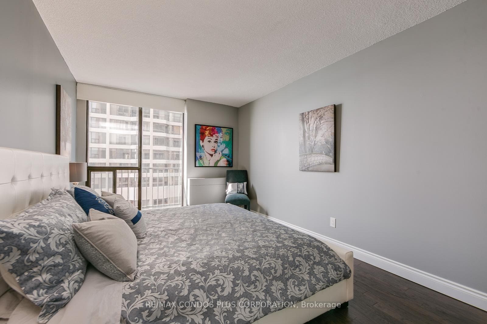 Bedroom with King size bed