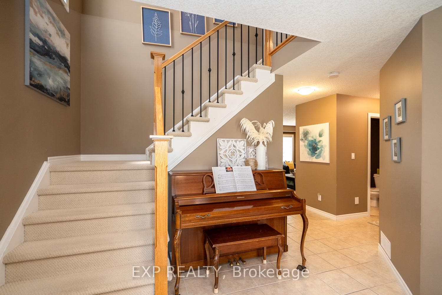 6 Robert Simone Way photo 4