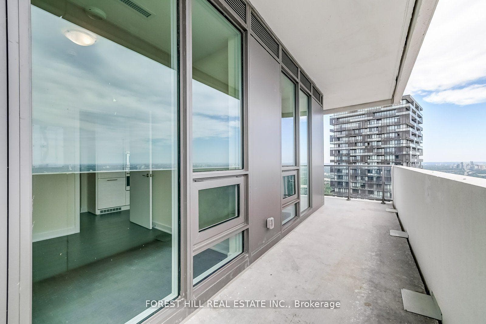 2221 Yonge Street Unit 4402 photo 24
