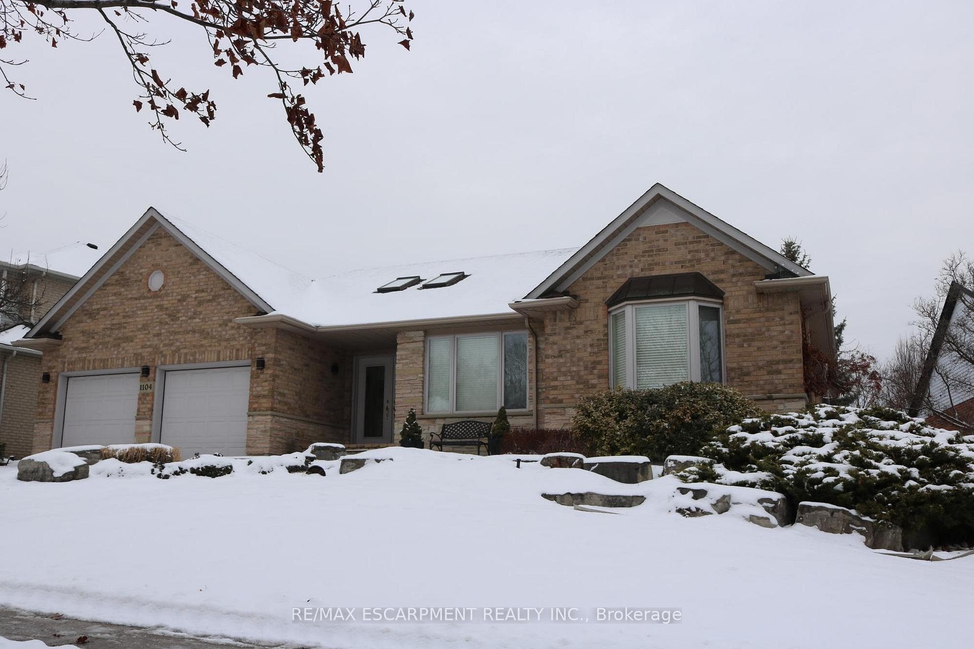 1104 Crofton Way photo 2