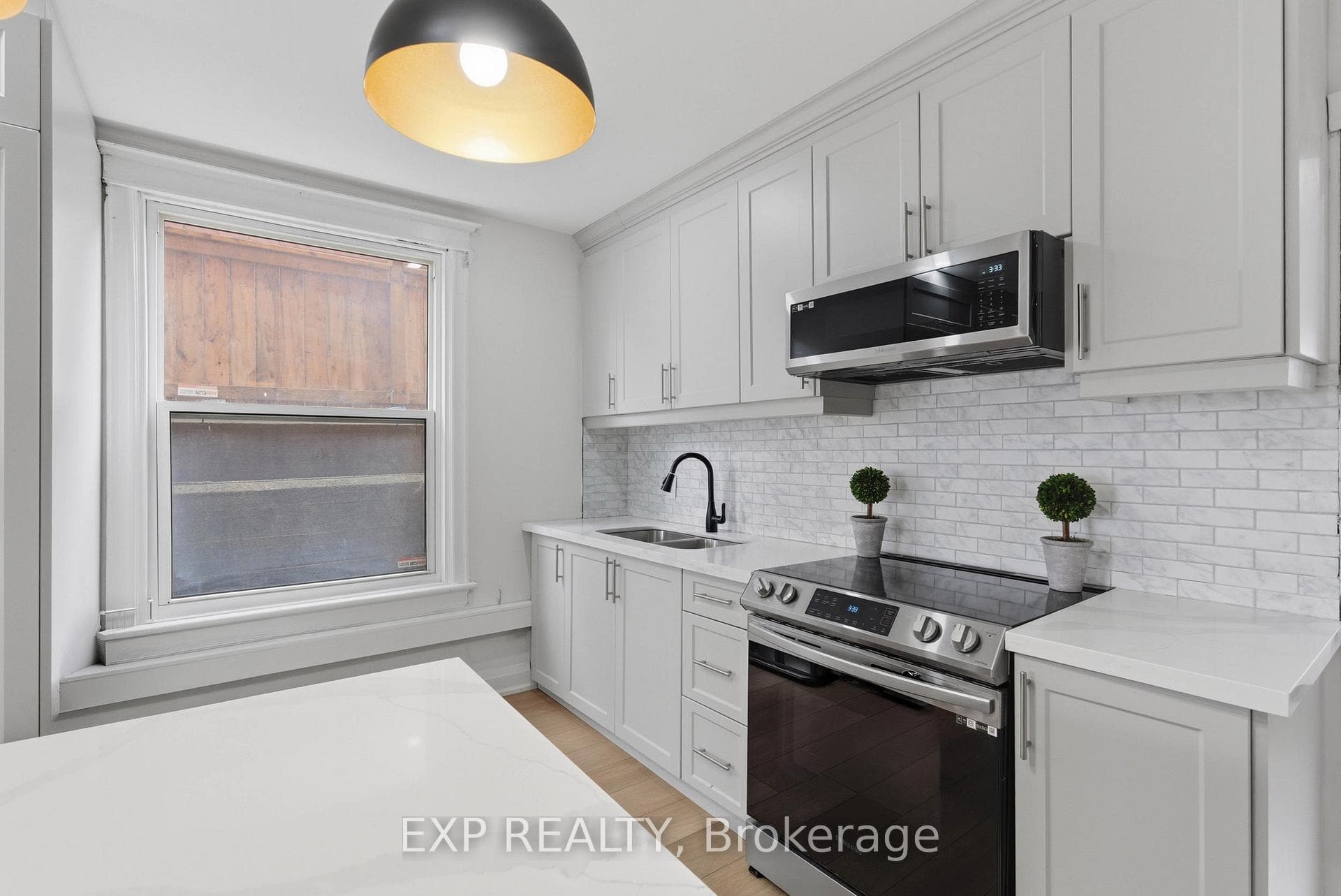 191 Queen Street photo 5