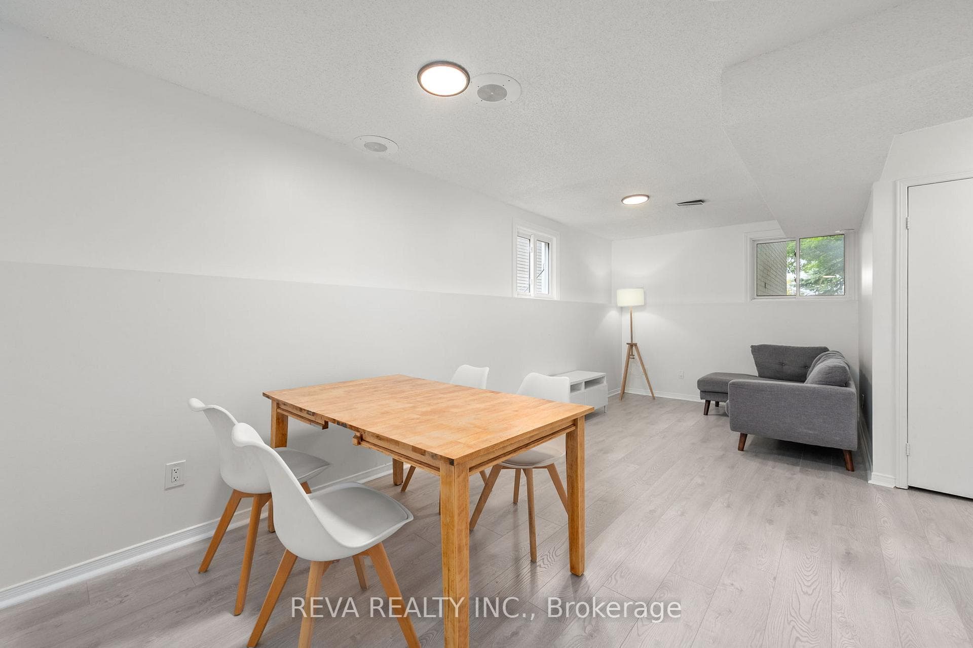 1421 Ritson Road photo 15