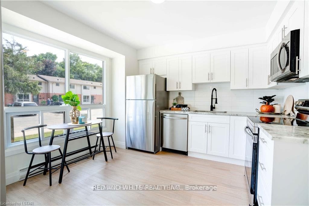 355 Sandringham Crescent Unit UNIT-54 photo 5