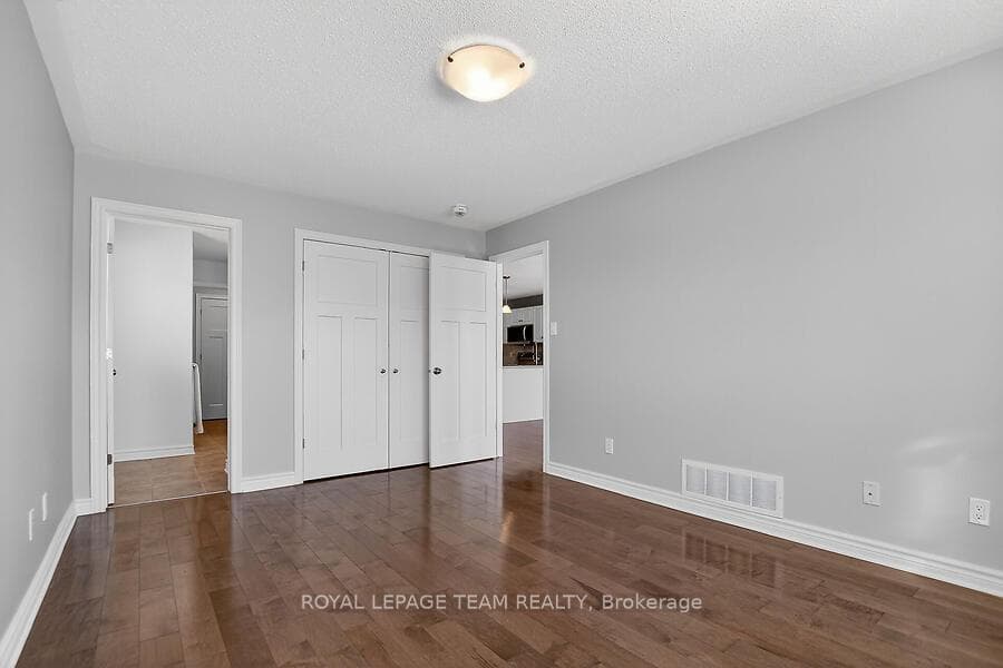 464 Honeyborne Street photo 28