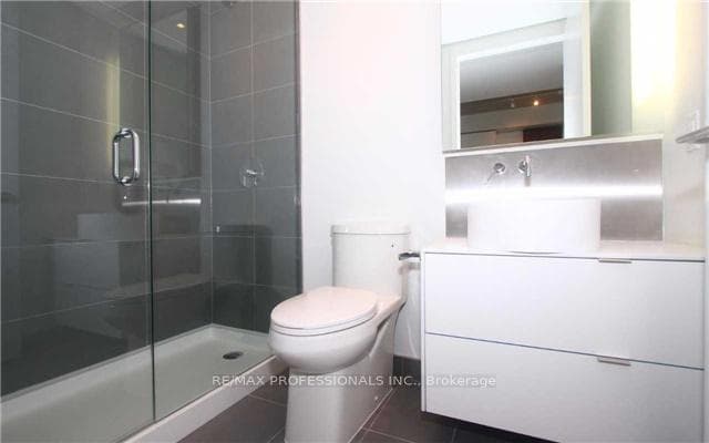 383 Sorauren Avenue Unit 305 photo 7