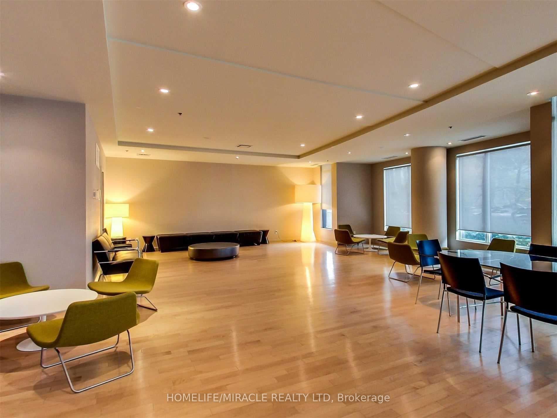 231 Fort York Boulevard Unit 402 photo 32