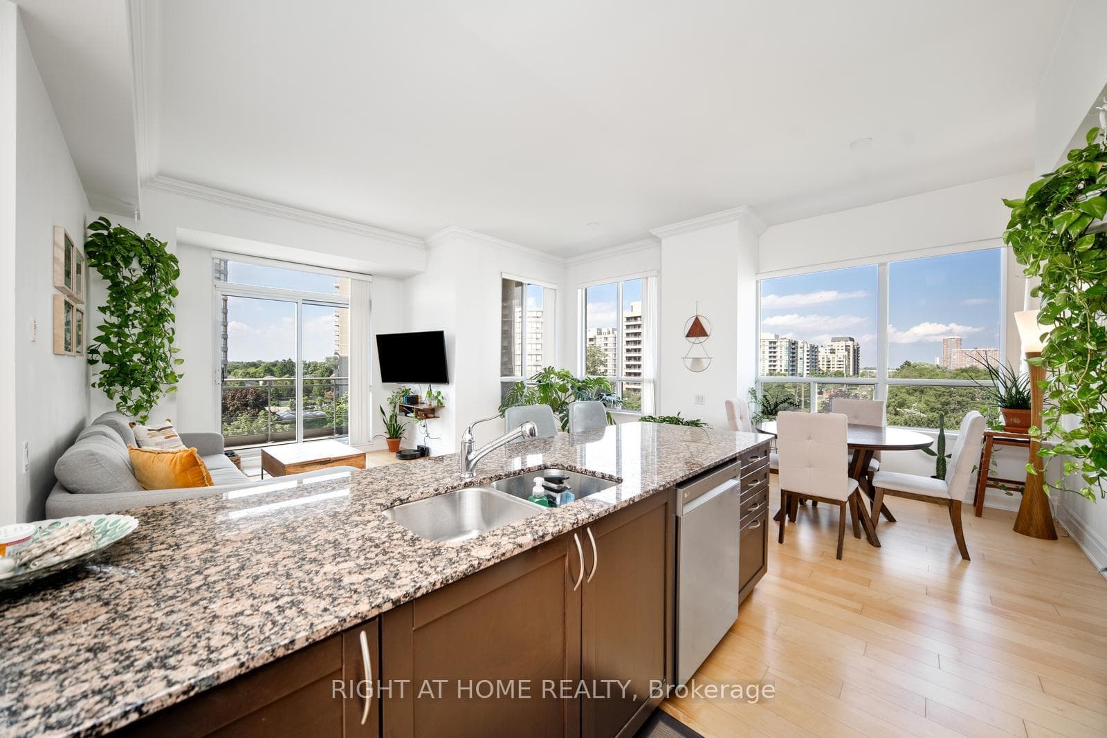 777 Steeles Avenue Unit LPH8 photo 1