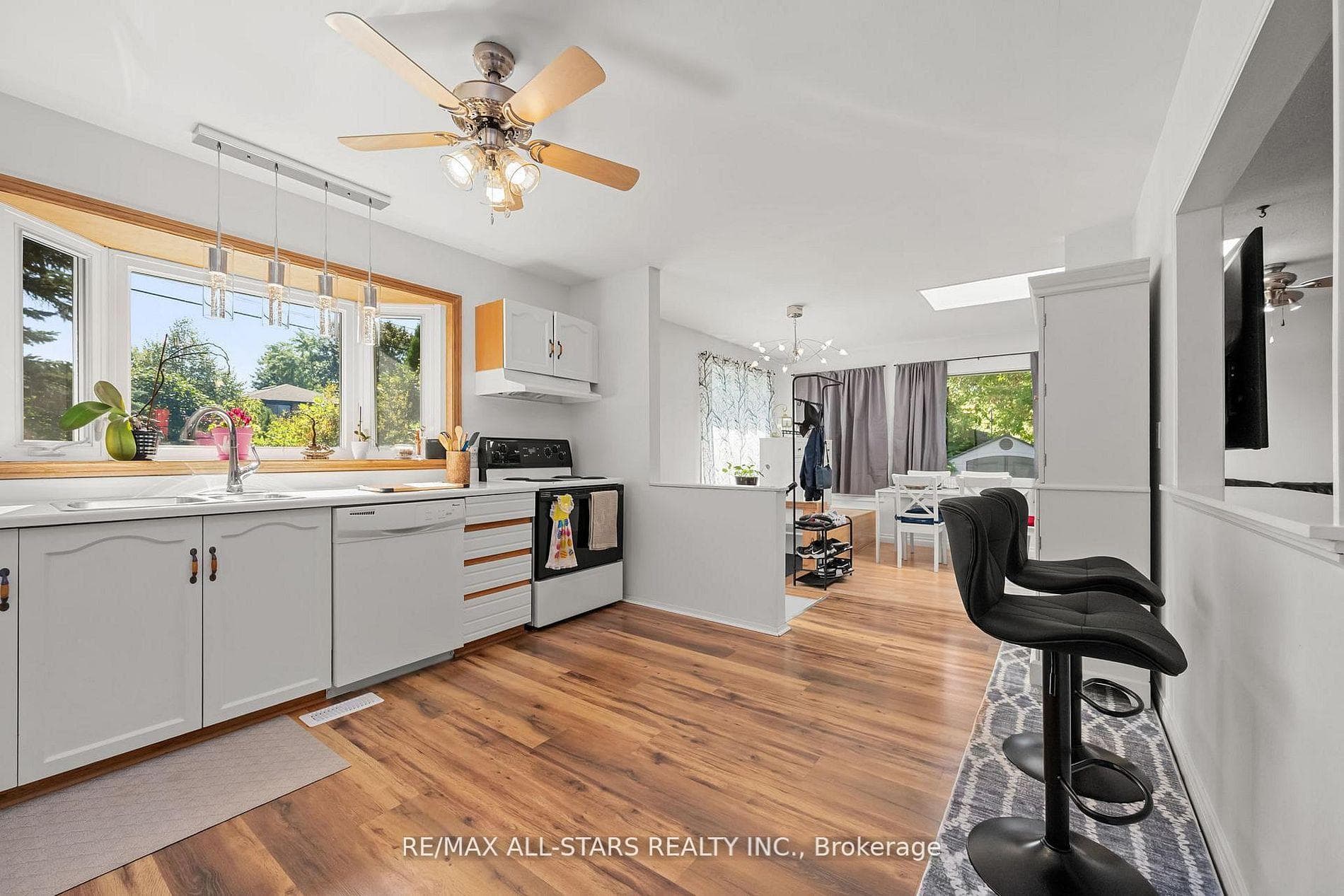 40 Riverglen Drive photo 9