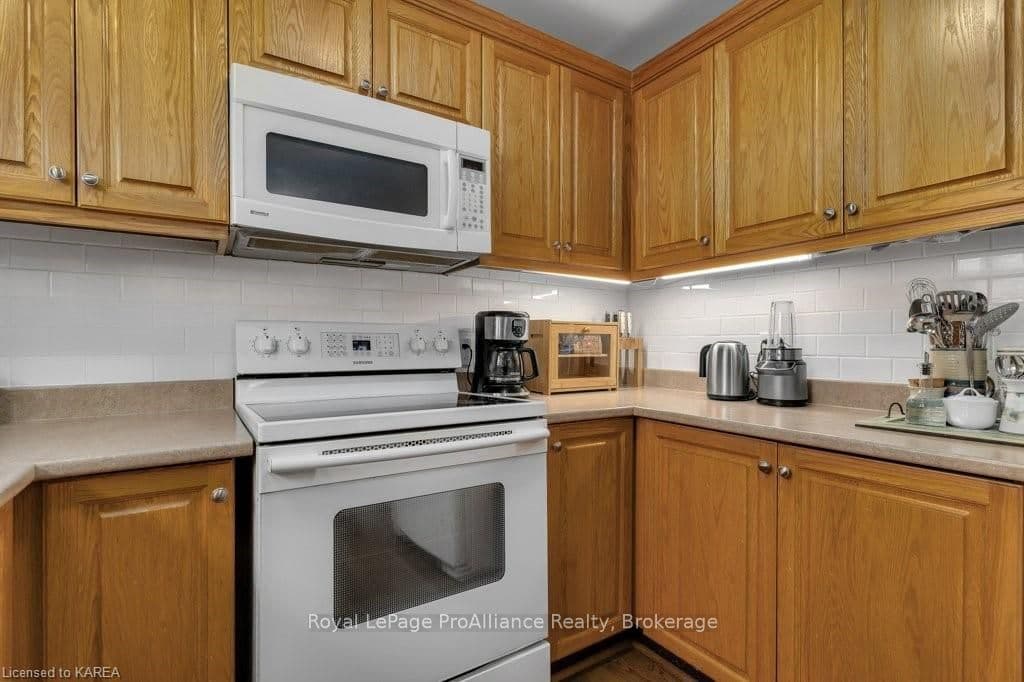 834 SANDRINGHAM Place photo 13