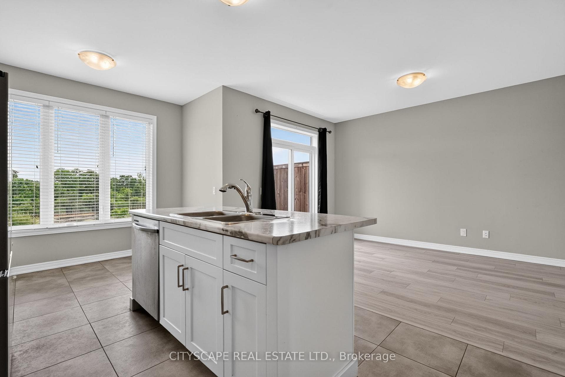 27 Lamb Crescent photo 21