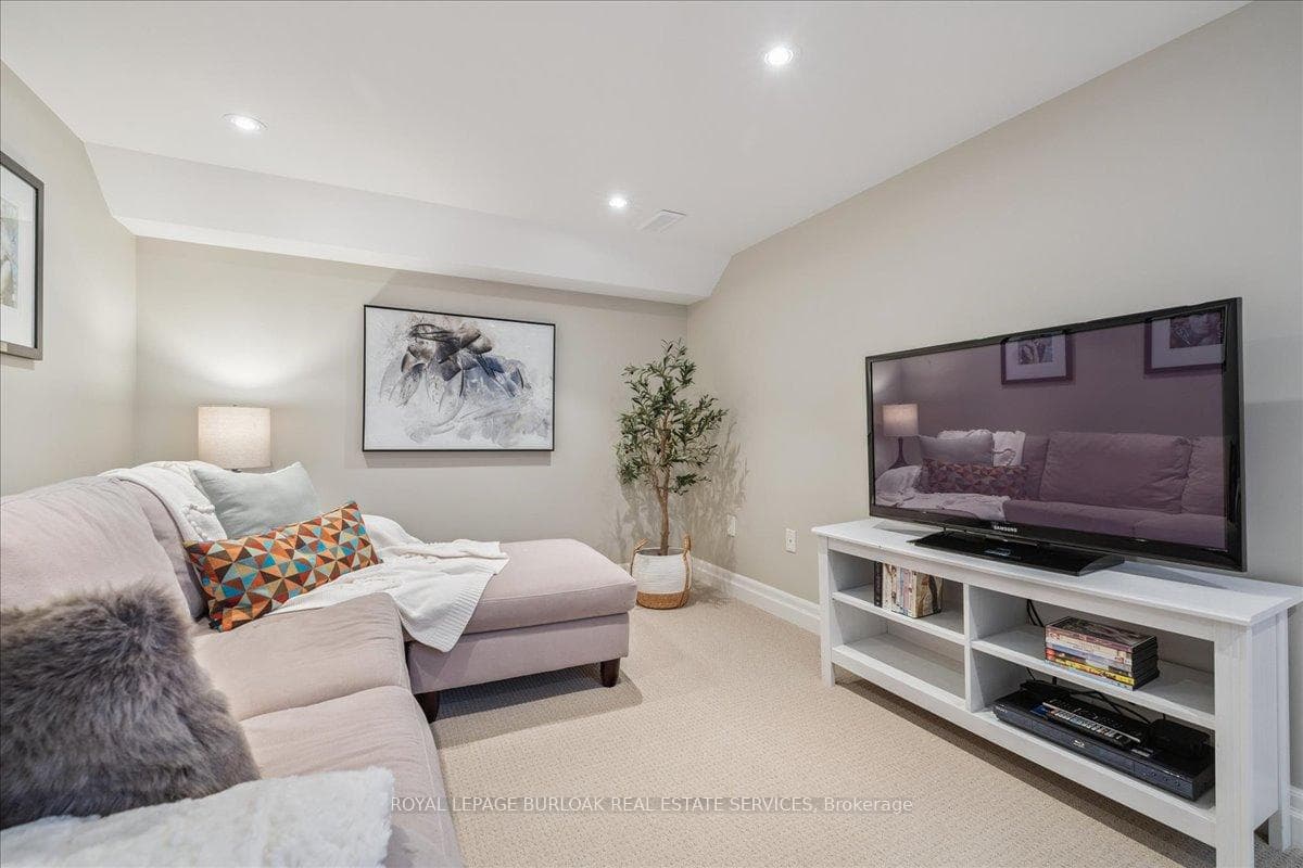 466 Holtby Avenue photo 21