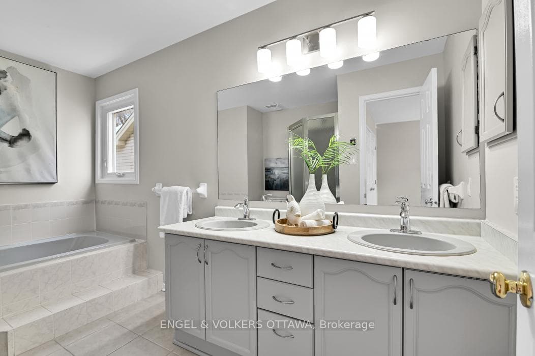 5-Piece Ensuite Bathroom