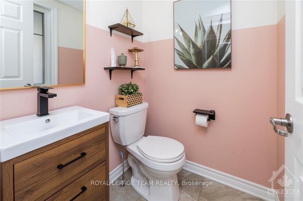 792 MAYFLY Crescent photo 17