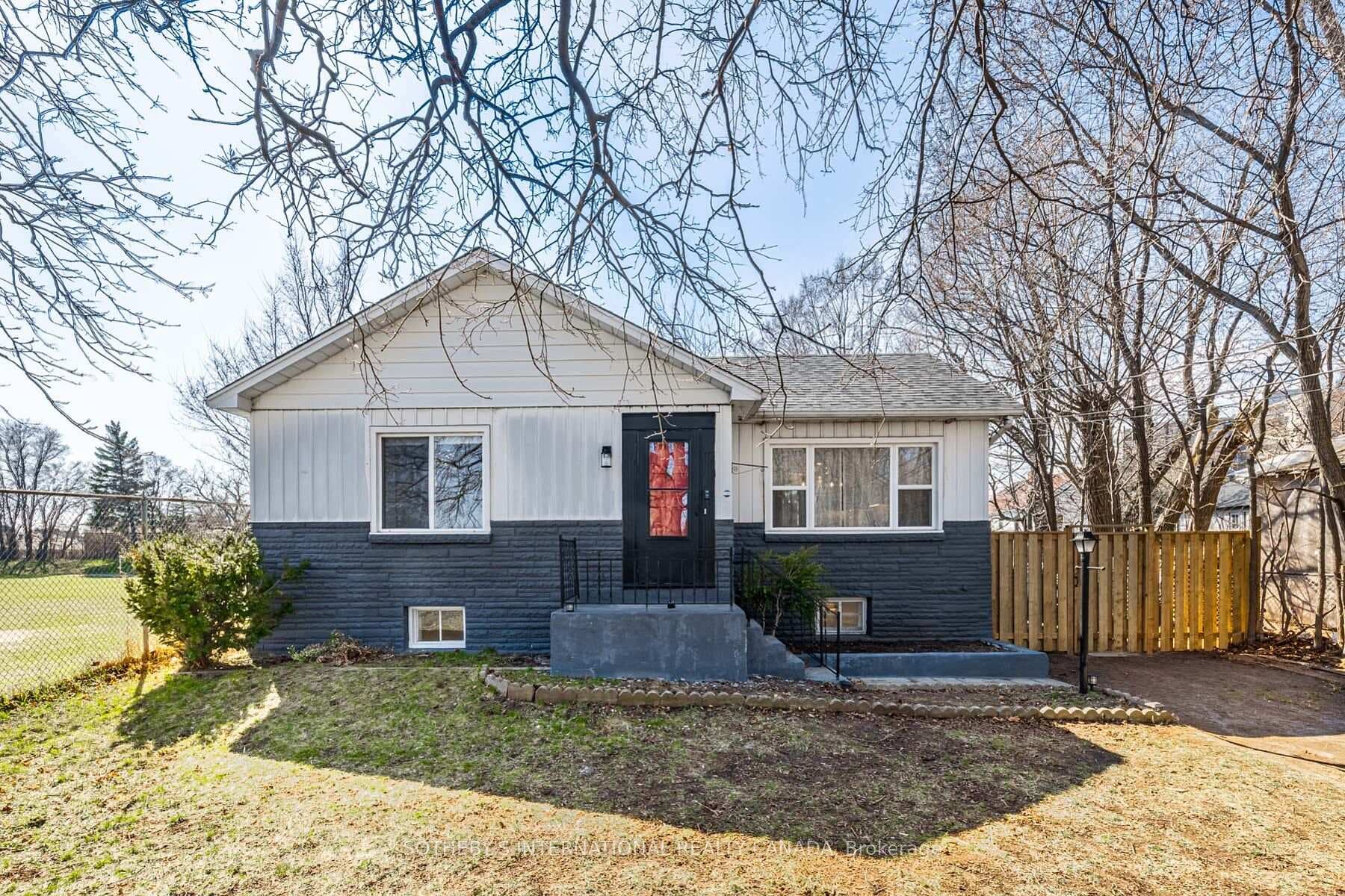 4075A Lawrence Avenue photo 2
