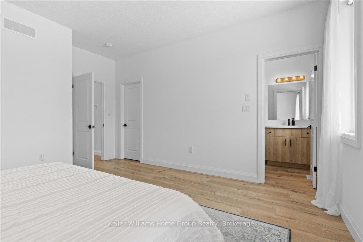 113 Walsh Street photo 23