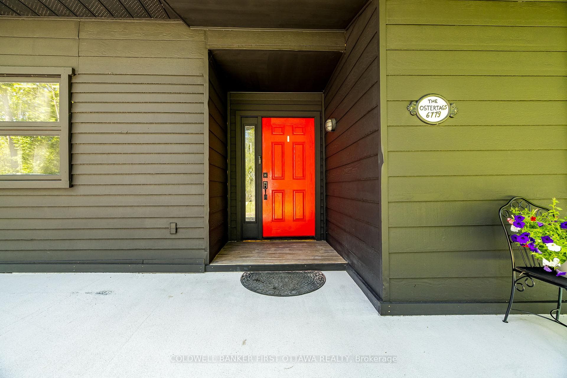 6779 Roger Stevens Drive photo 3