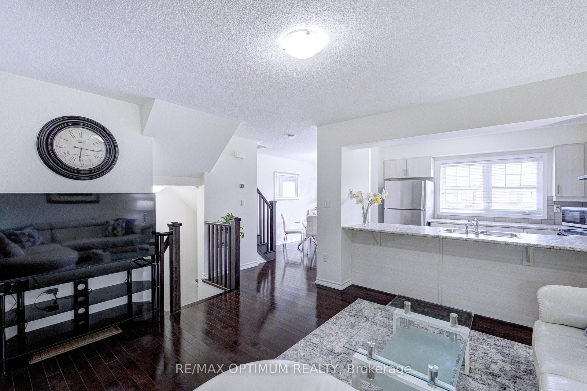 583 Laking Terrace photo 10