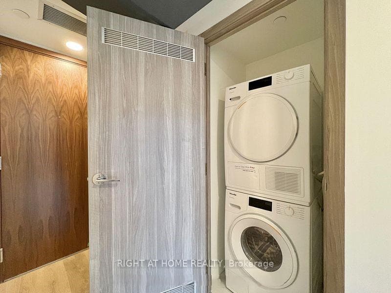 38 Widmer Street Unit 709 photo 11