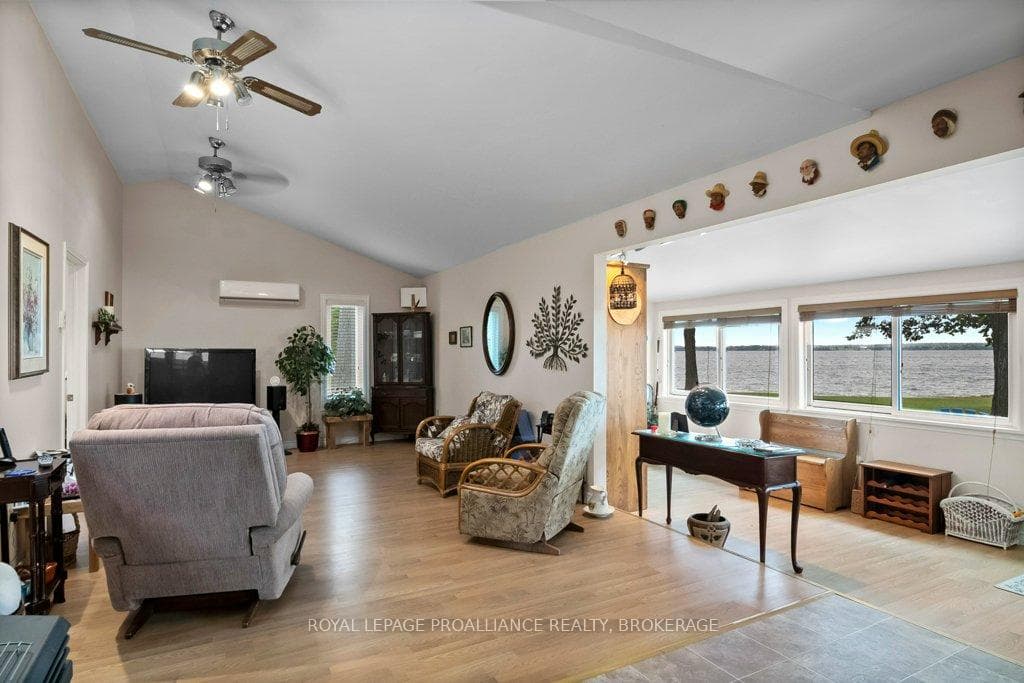 27 Berry Lane photo 8