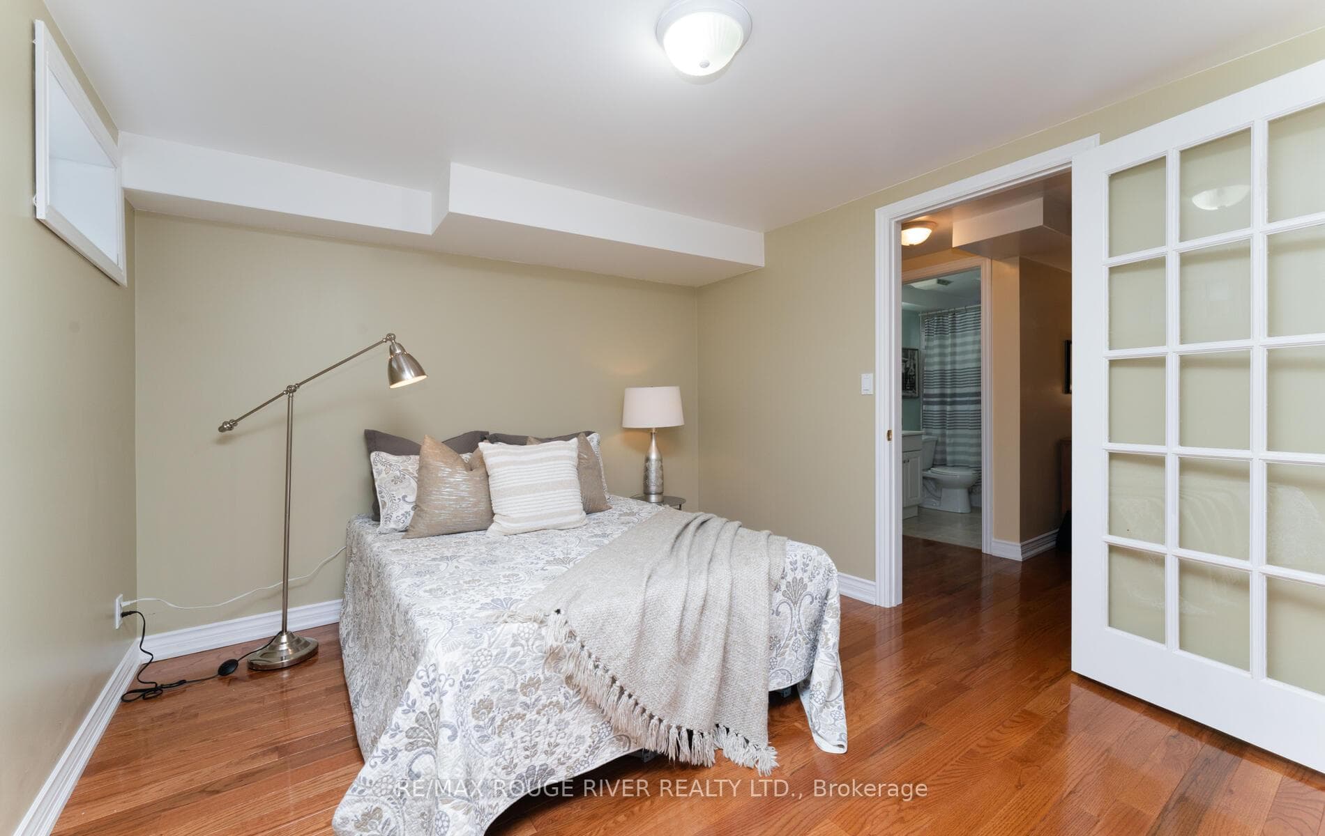 445 Friendship Avenue photo 30