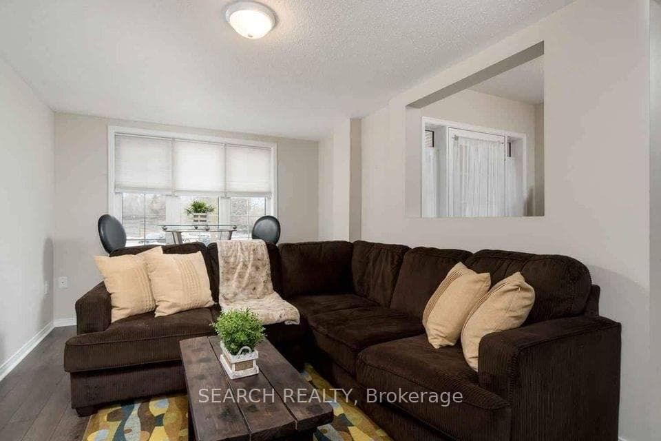 18 Tiffany Lane photo 10
