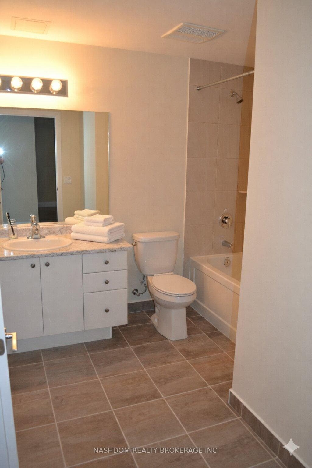 16 Concord Place Unit 516 photo 4