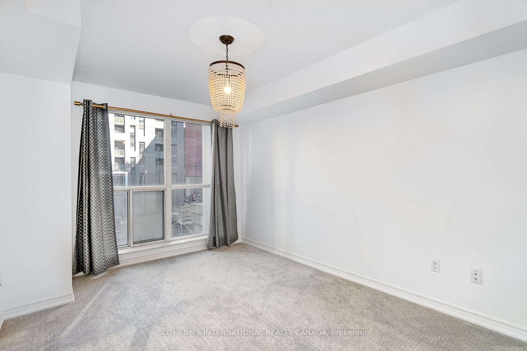 270 Wellington Street Unit 324 photo 6