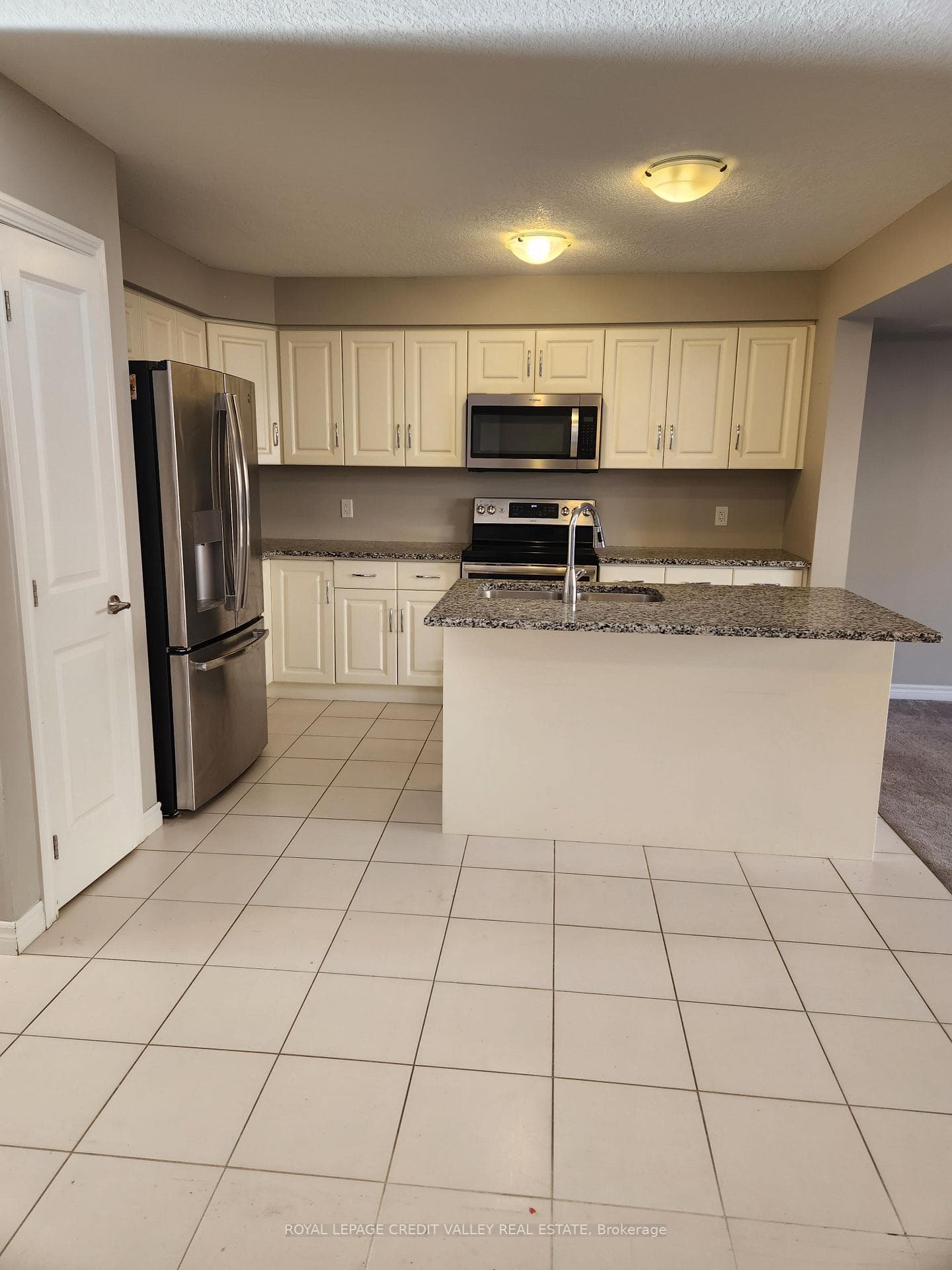984 Wright Drive photo 5
