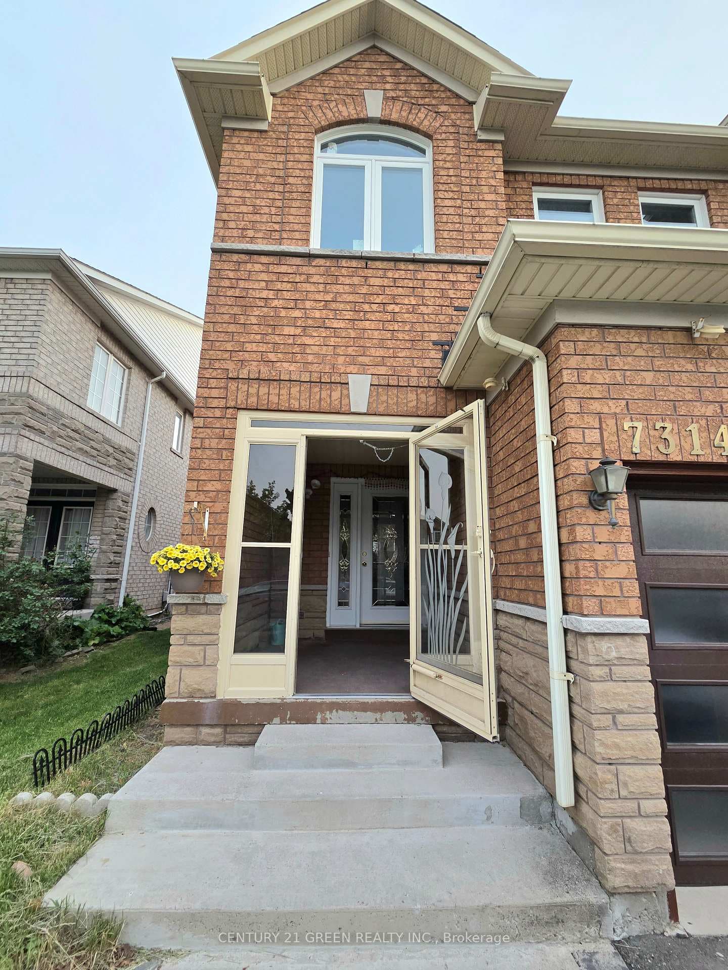 7314 Cork Tree Row photo 2