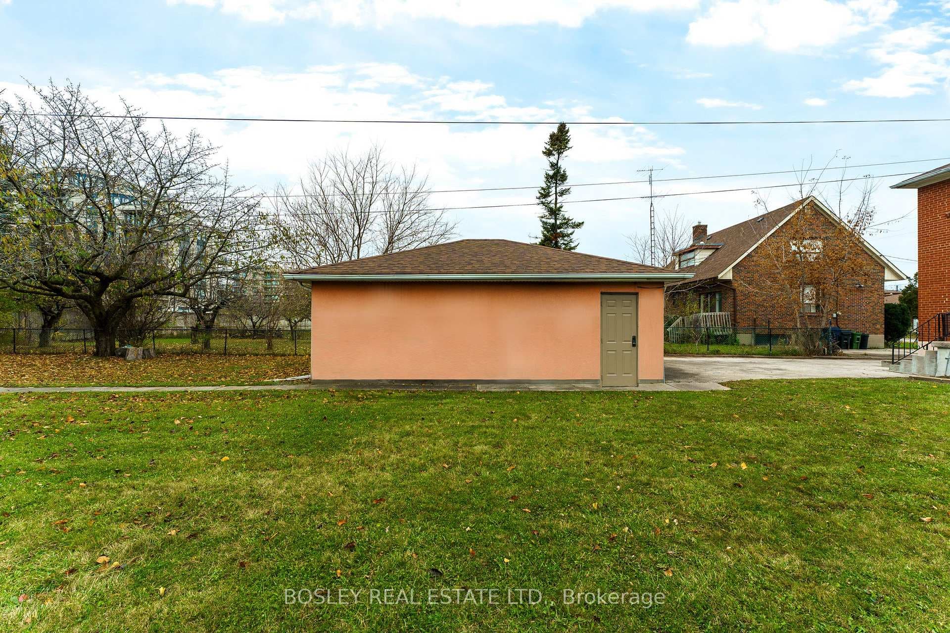215 Cocksfield Avenue photo 37