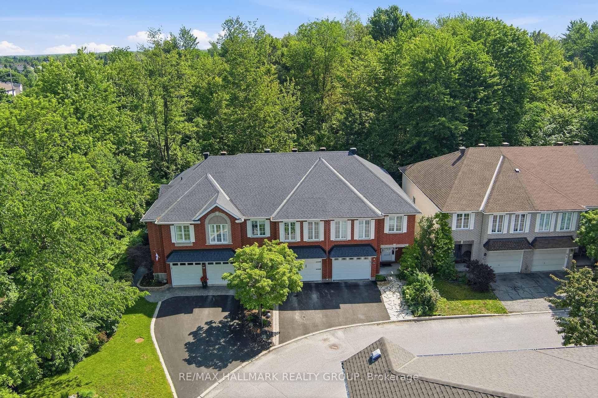 243 Gladeview Private photo 2